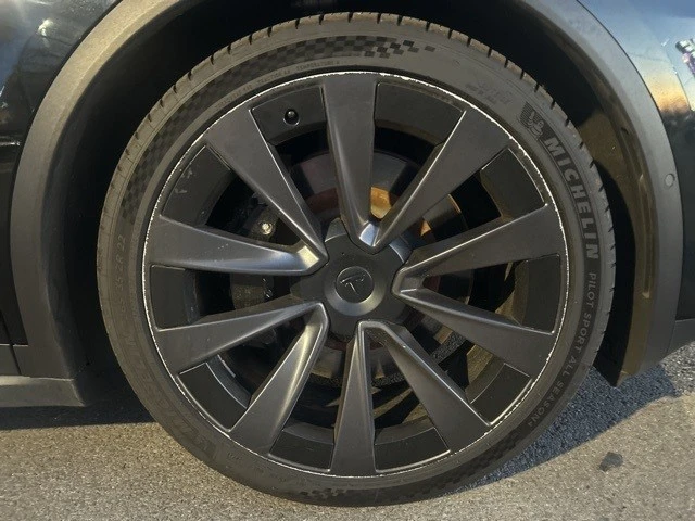 2022 Tesla Model X Plaid - Image 10 of 21