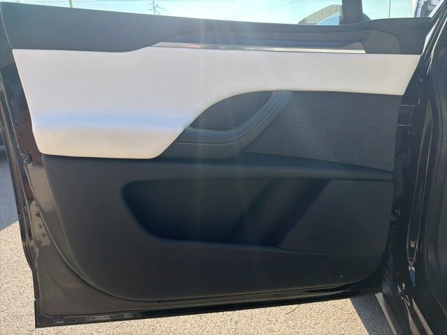 2022 Tesla Model X Plaid - Image 11 of 21