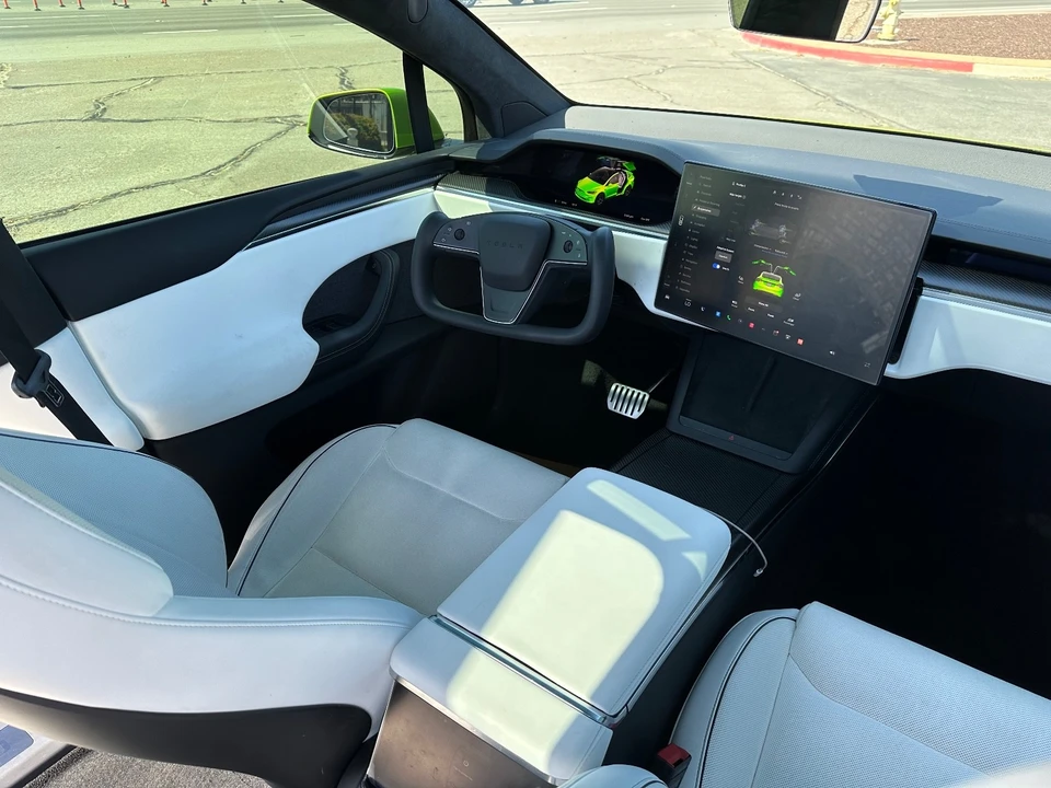 2022 Tesla Model X Plaid - Image 10 of 15