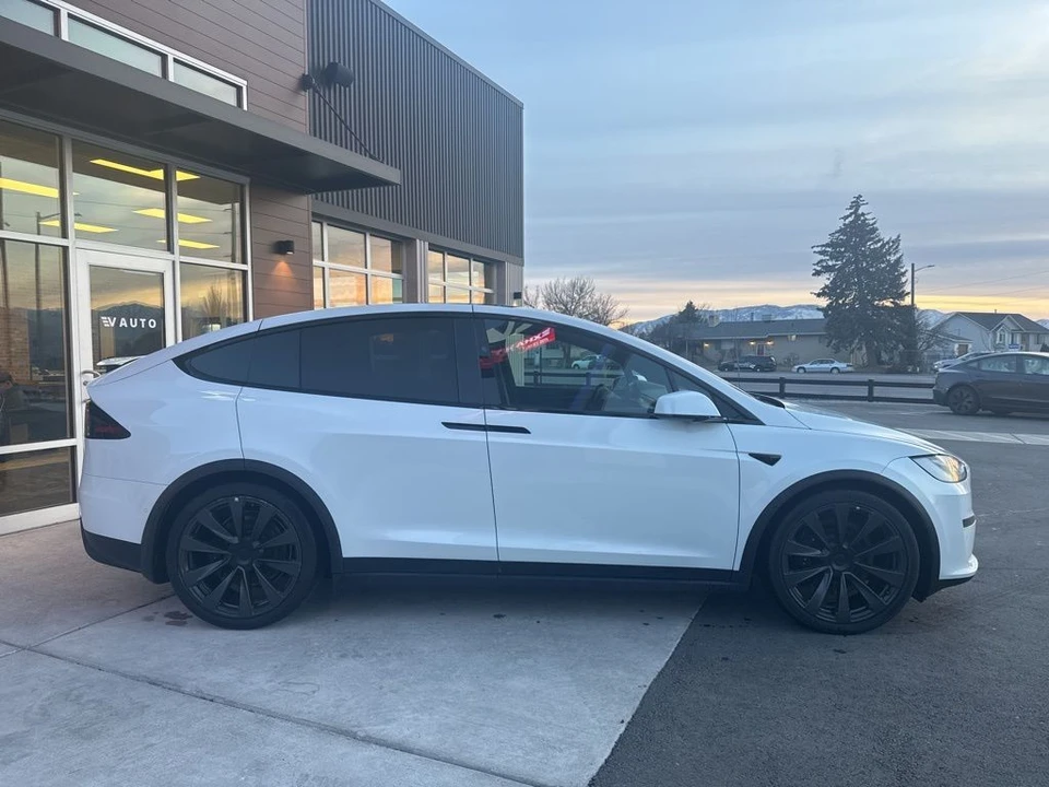 2022 Tesla Model X Plaid - Image 8 of 21