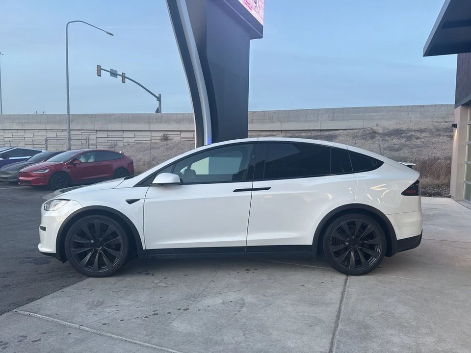 2022 Tesla Model X Plaid - Image 4 of 21