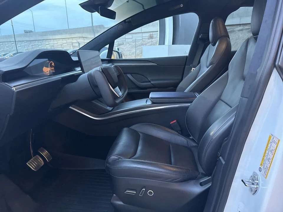 2022 Tesla Model X Plaid - Image 12 of 21
