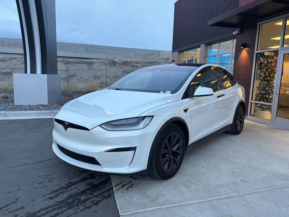 2022 Tesla Model X Plaid - Image 3 of 21