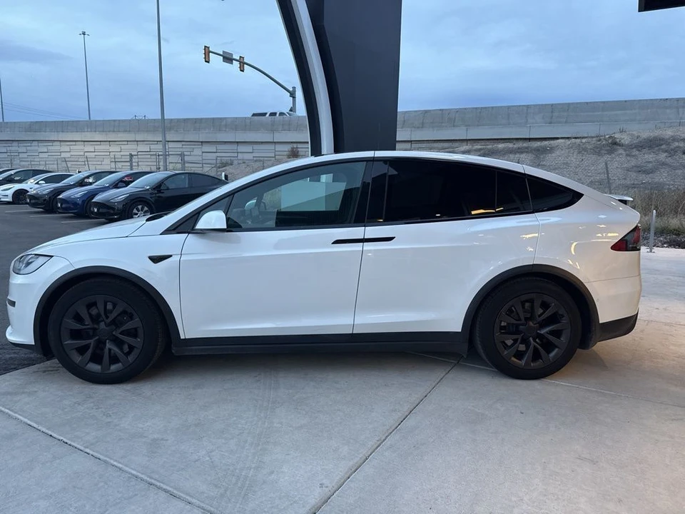 2022 Tesla Model X Plaid - Image 4 of 21