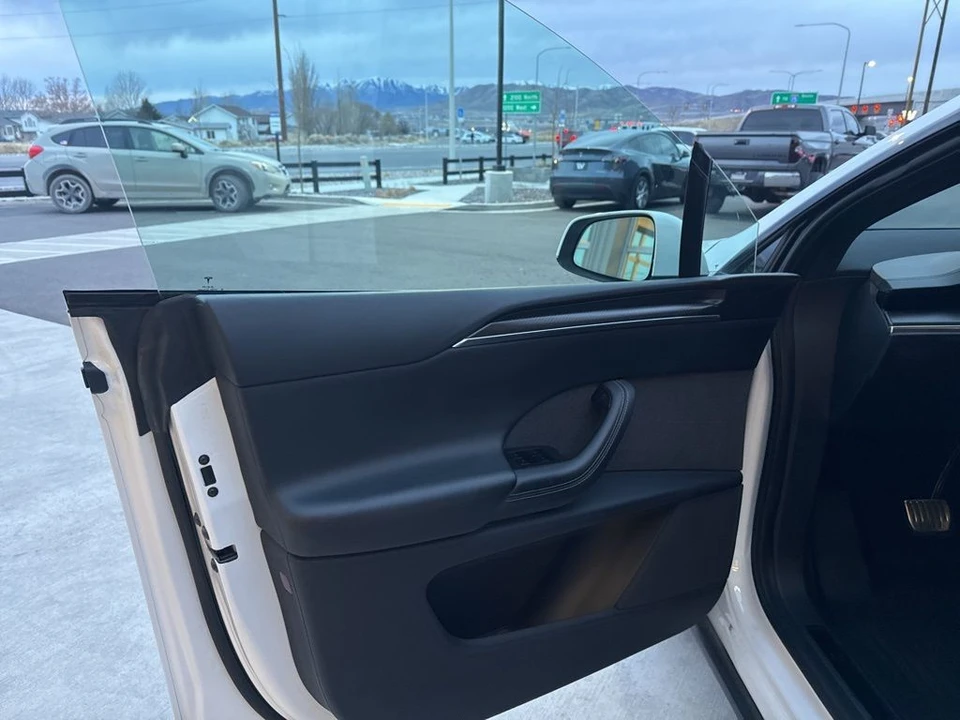 2022 Tesla Model X Plaid - Image 10 of 21