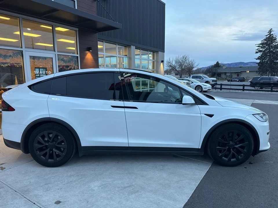 2022 Tesla Model X Plaid - Image 8 of 21