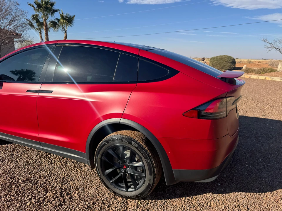 2022 Tesla Model X Plaid - Image 25 of 31