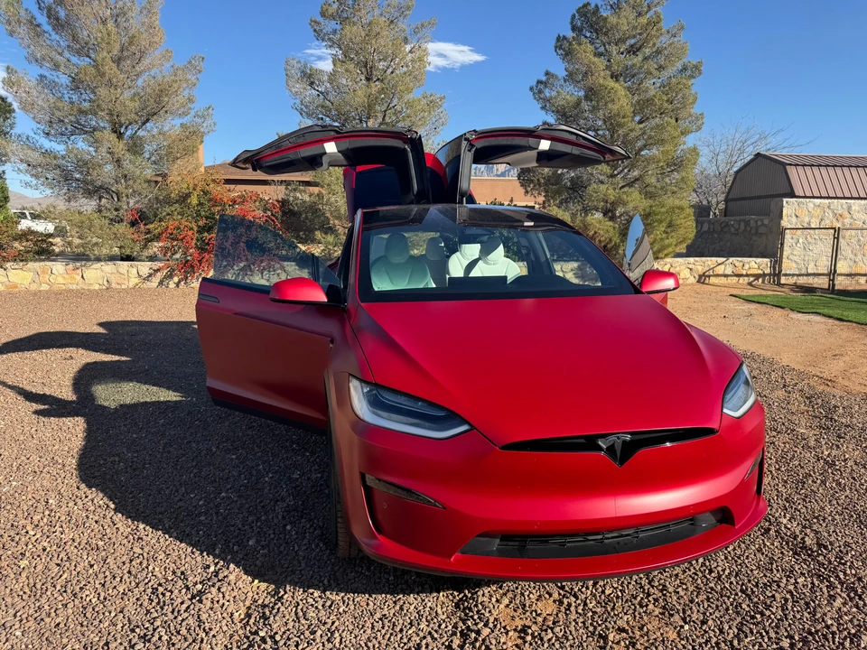 2022 Tesla Model X Plaid - Image 15 of 31