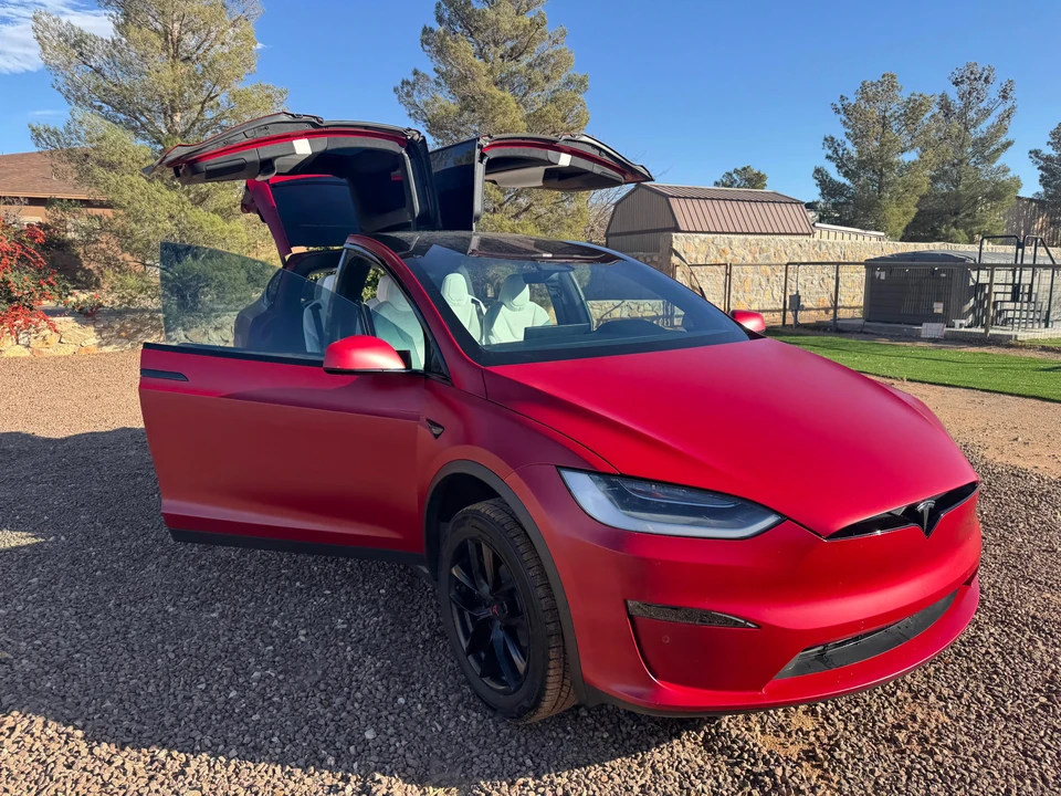 2022 Tesla Model X Plaid - Image 14 of 31
