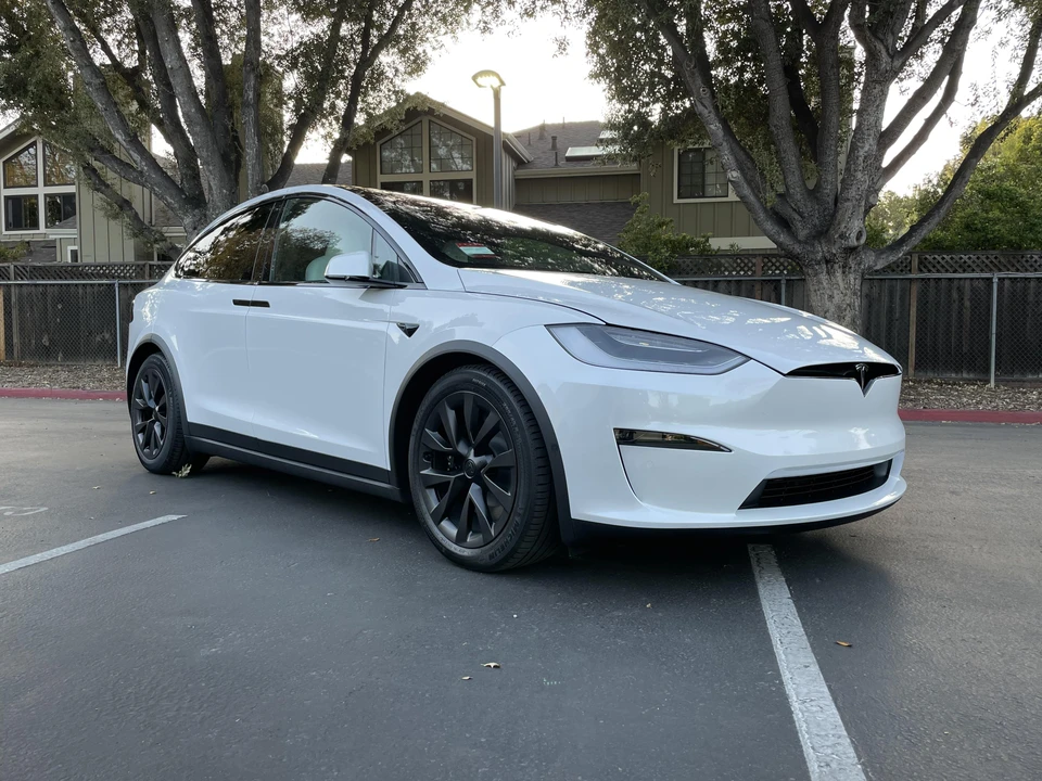 2022 Tesla Model X Plaid - Image 17 of 31