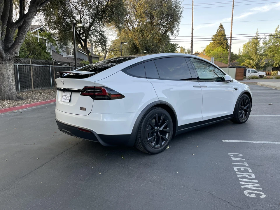 2022 Tesla Model X Plaid - Image 15 of 31
