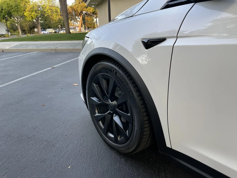 2022 Tesla Model X Plaid - Image 23 of 31