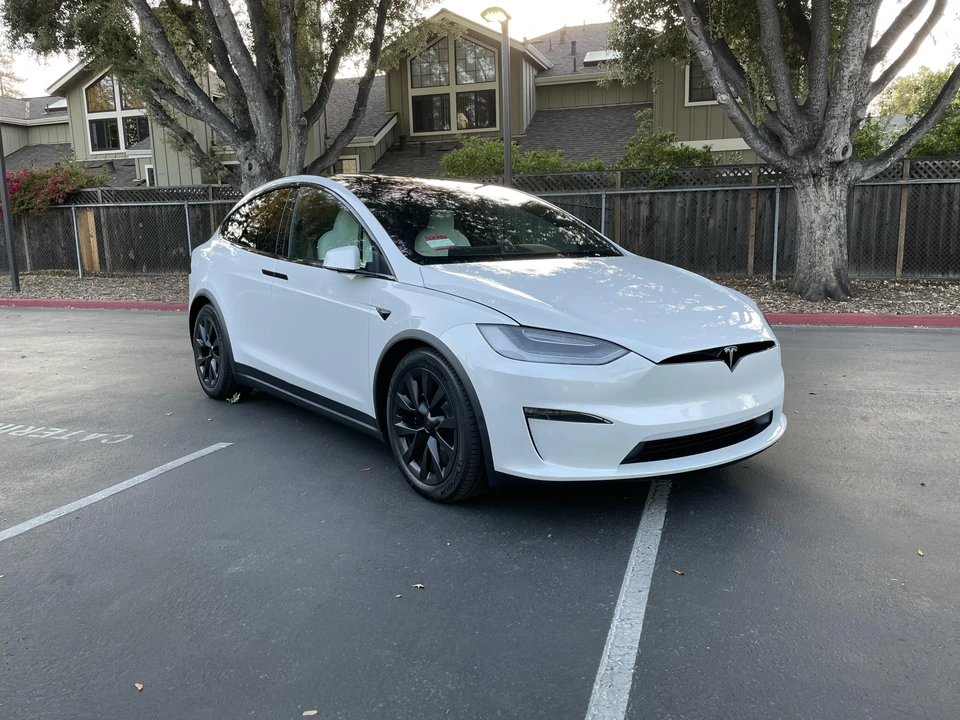 2022 Tesla Model X Plaid - Image 18 of 31