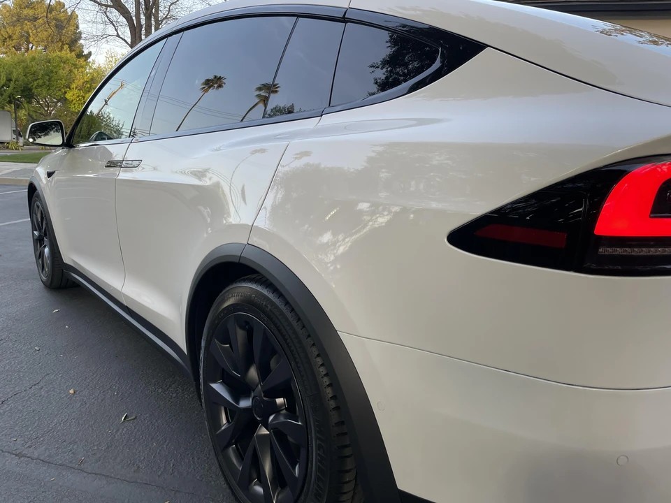 2022 Tesla Model X Plaid - Image 25 of 31