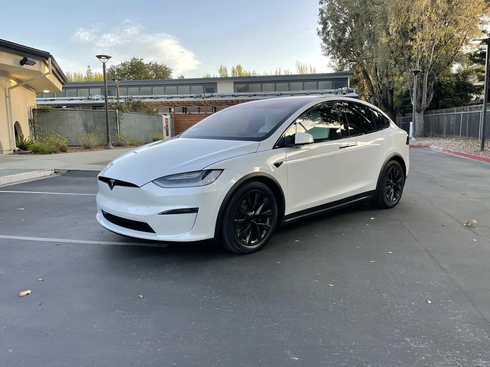 2022 Tesla Model X Plaid - Image 9 of 31