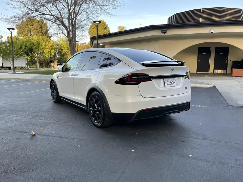 2022 Tesla Model X Plaid - Image 11 of 31