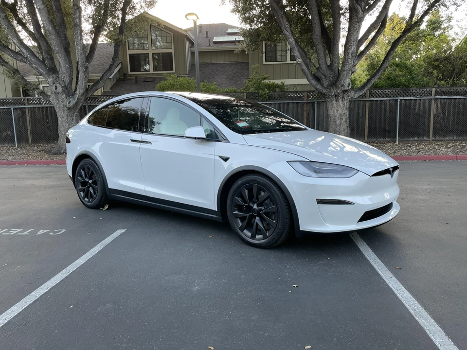 2022 Tesla Model X Plaid - Image 16 of 31