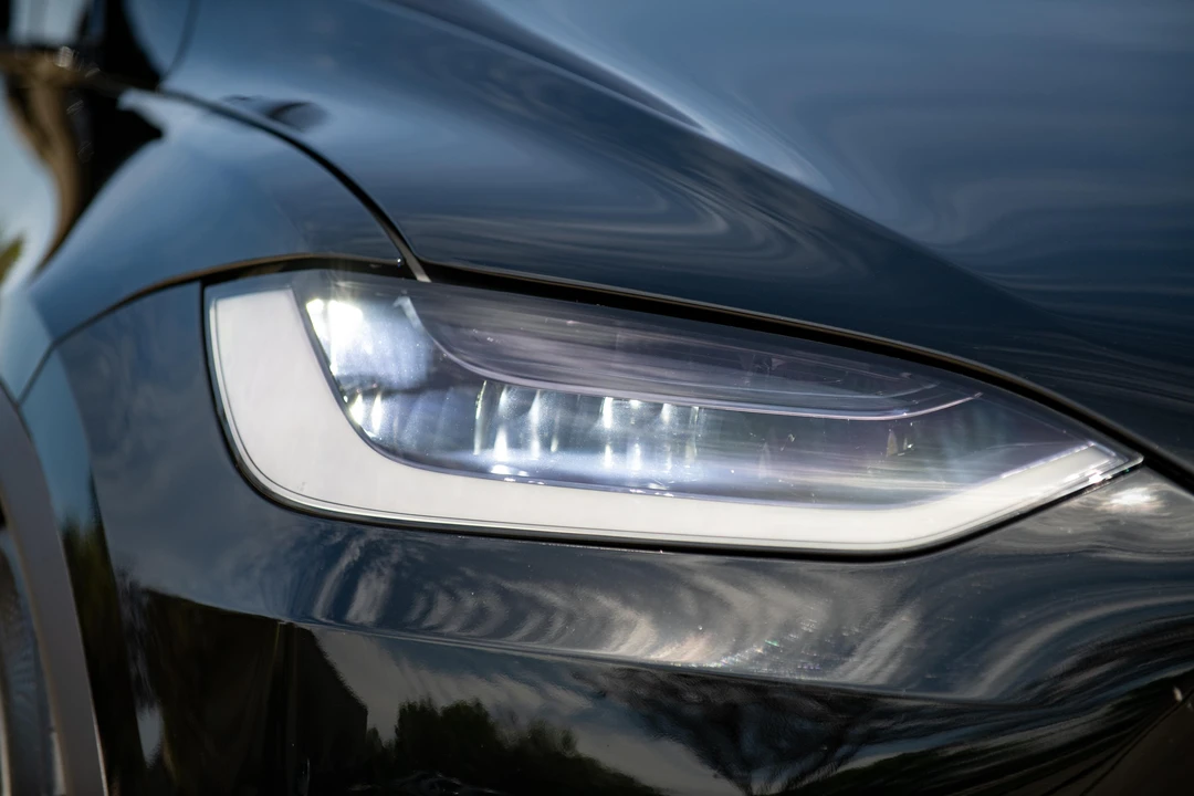 2022 Tesla Model X Plaid - Image 21 of 31