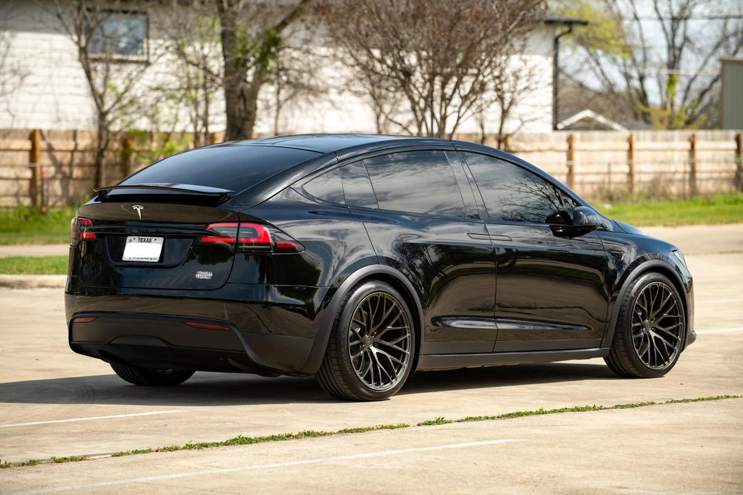 2022 Tesla Model X Plaid - Image 12 of 31