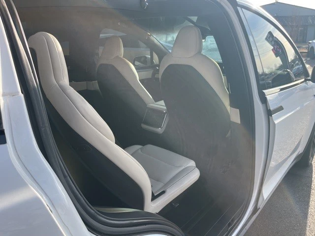2022 Tesla Model X Plaid - Image 14 of 21