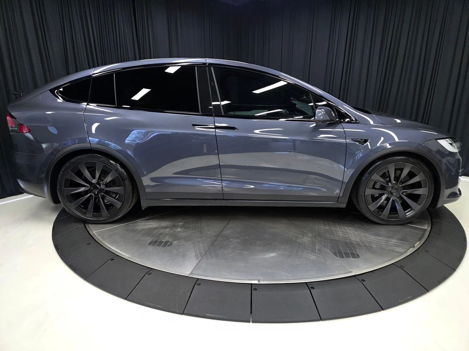 2022 Tesla Model X Plaid - Image 15 of 21