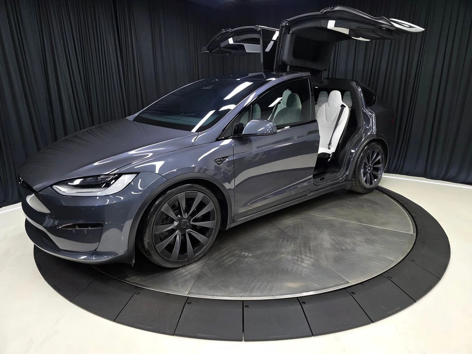 2022 Tesla Model X Plaid - Image 18 of 21