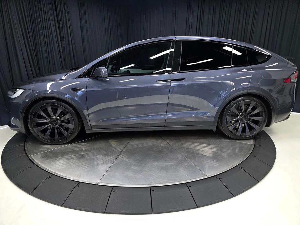2022 Tesla Model X Plaid - Image 11 of 21