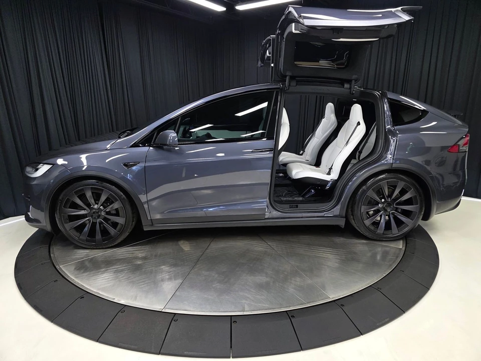 2022 Tesla Model X Plaid - Image 19 of 21