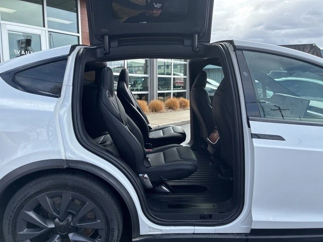 2022 Tesla Model X Plaid - Image 16 of 21