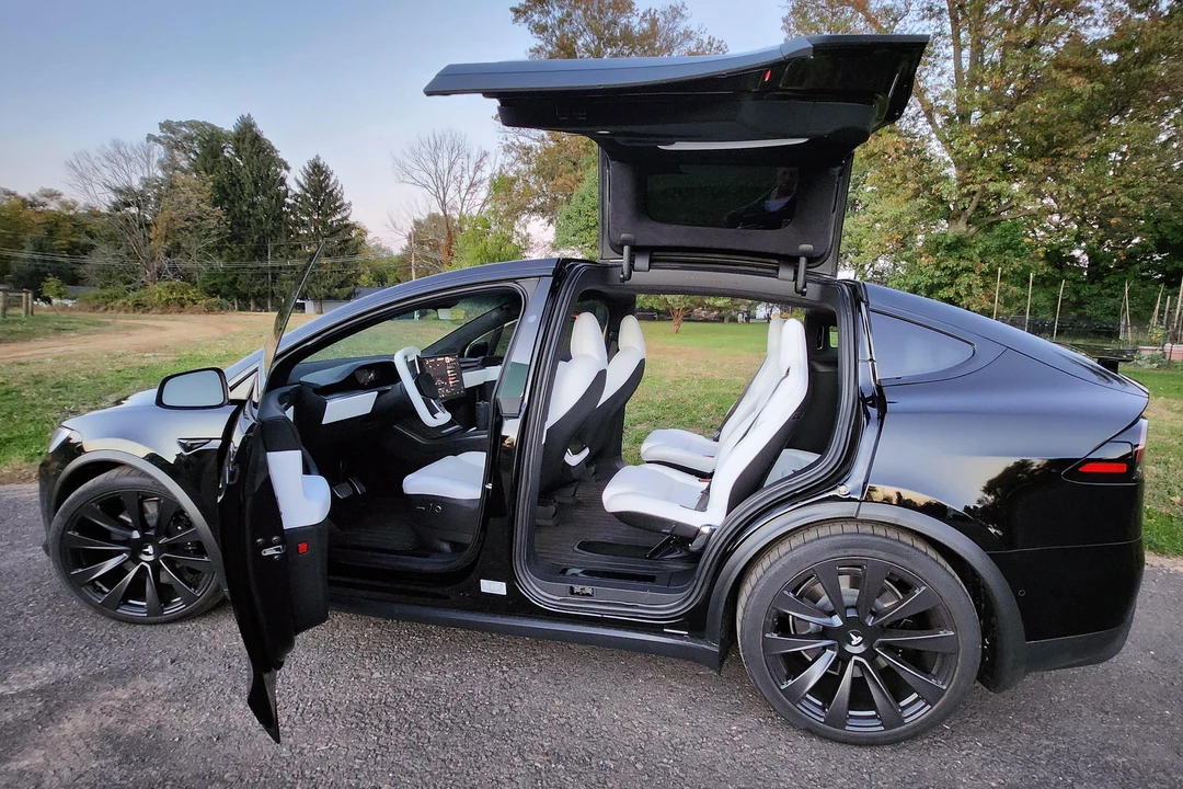 2022 Tesla Model X Plaid - Image 4 of 31