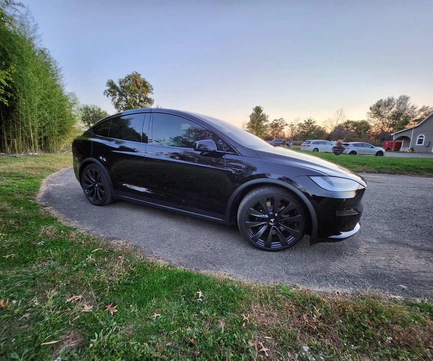 2022 Tesla Model X Plaid - Image 17 of 31