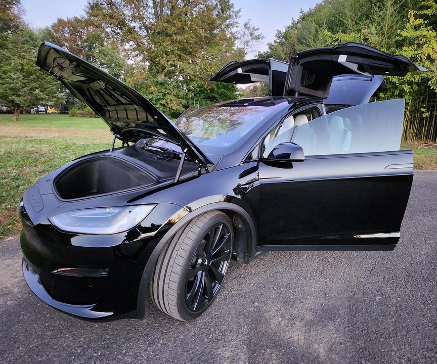 2022 Tesla Model X Plaid - Image 10 of 31