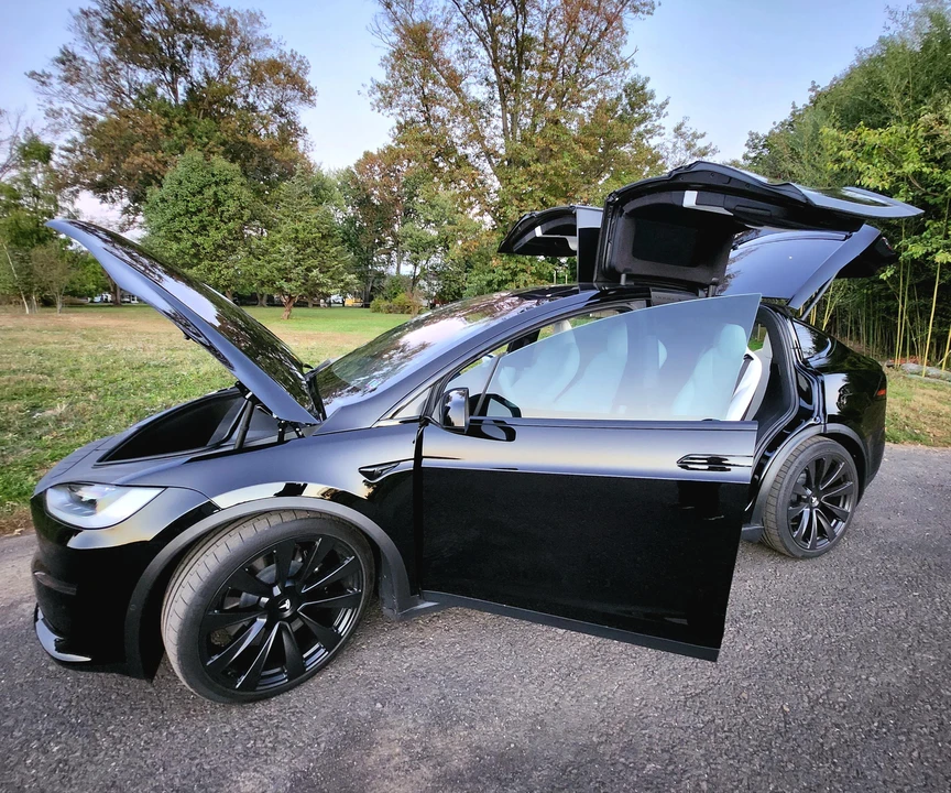 2022 Tesla Model X Plaid - Image 11 of 31