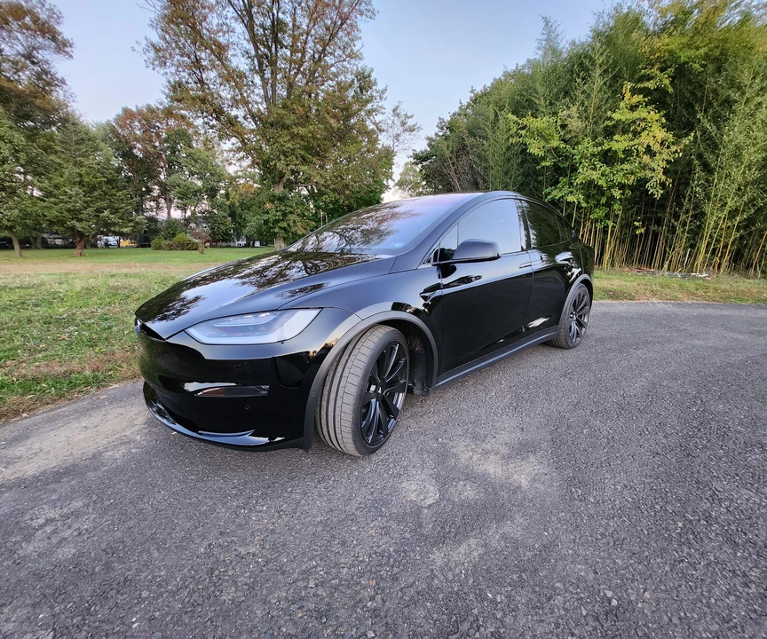 2022 Tesla Model X Plaid - Image 9 of 31