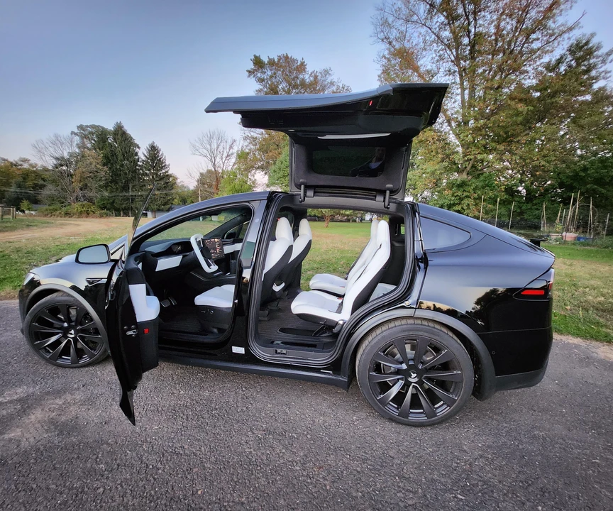 2022 Tesla Model X Plaid - Image 13 of 31