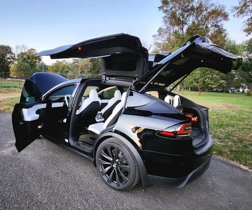 2022 Tesla Model X Plaid - Image 14 of 31