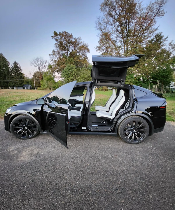 2022 Tesla Model X Plaid - Image 12 of 31
