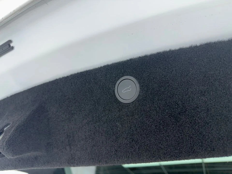 2022 Tesla Model X Plaid - Image 19 of 21