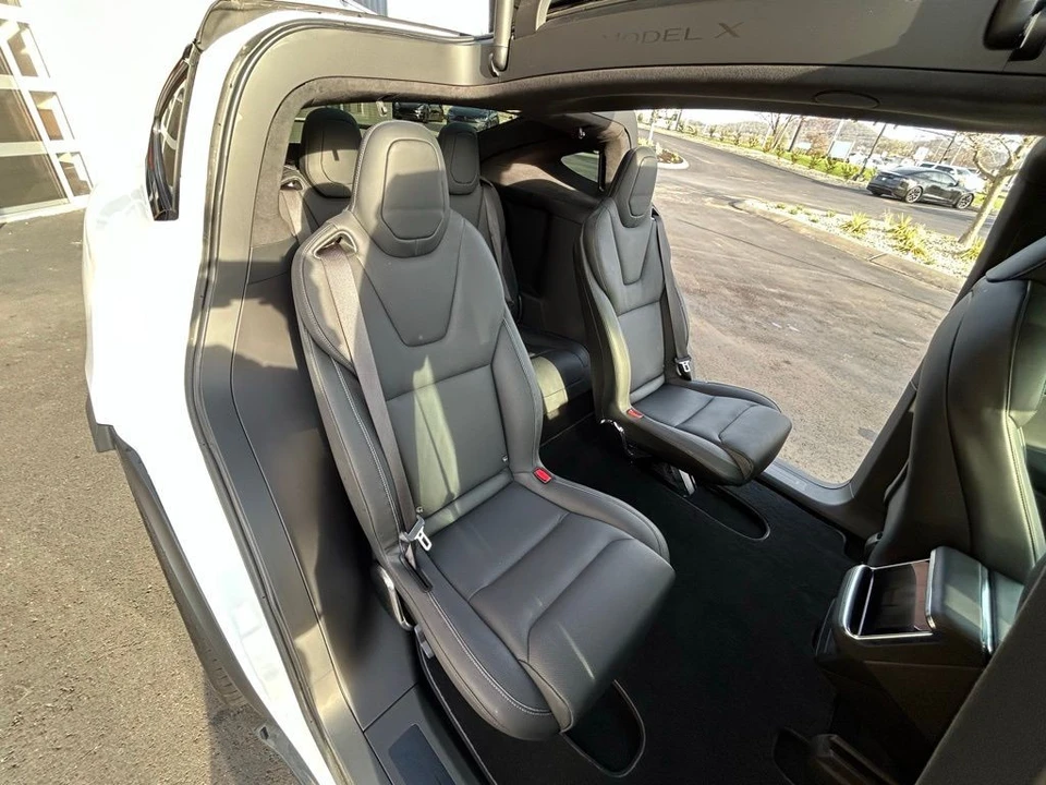 2022 Tesla Model X Plaid - Image 11 of 19