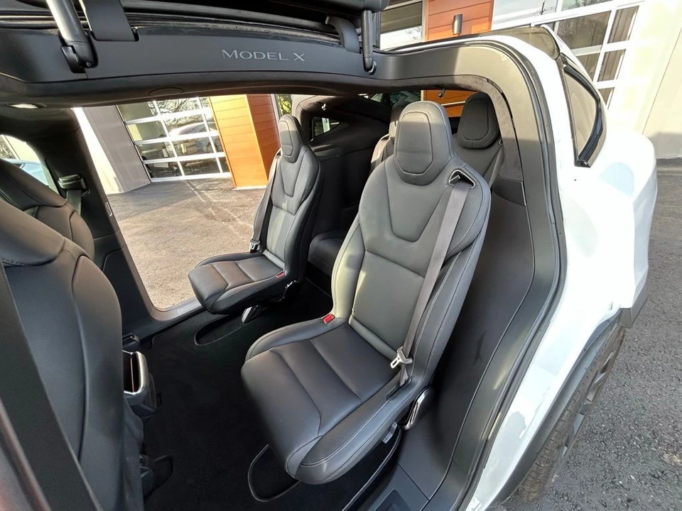 2022 Tesla Model X Plaid - Image 15 of 19