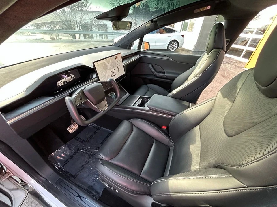 2022 Tesla Model X Plaid - Image 17 of 19