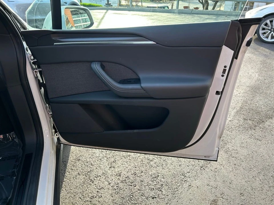 2022 Tesla Model X Plaid - Image 12 of 19