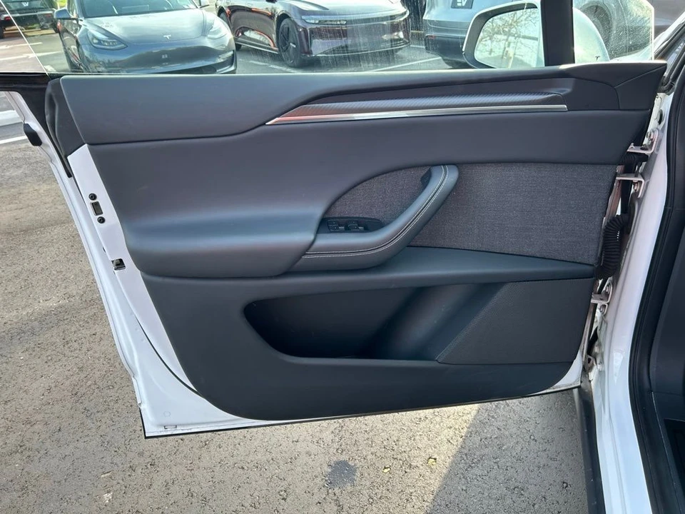 2022 Tesla Model X Plaid - Image 16 of 19