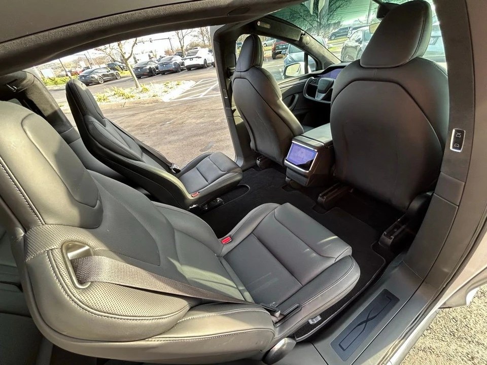 2022 Tesla Model X Plaid - Image 10 of 19