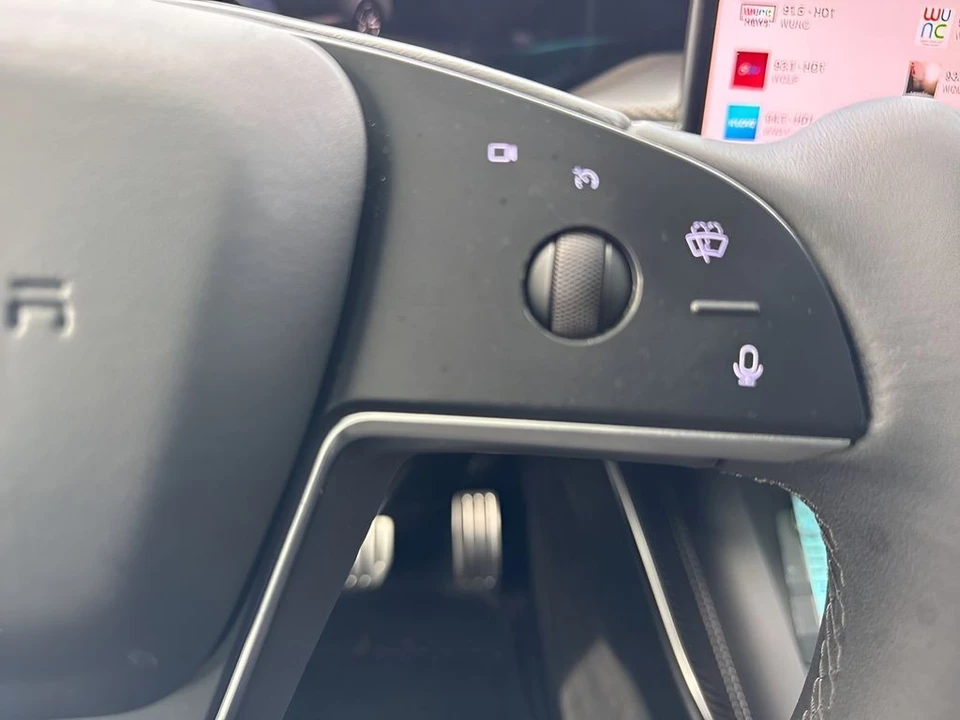 2022 Tesla Model X Plaid - Image 18 of 21