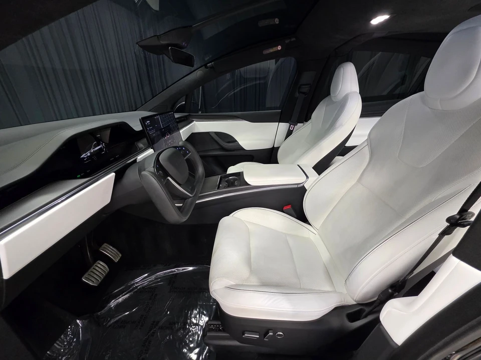 2022 Tesla Model X Plaid - Image 18 of 21