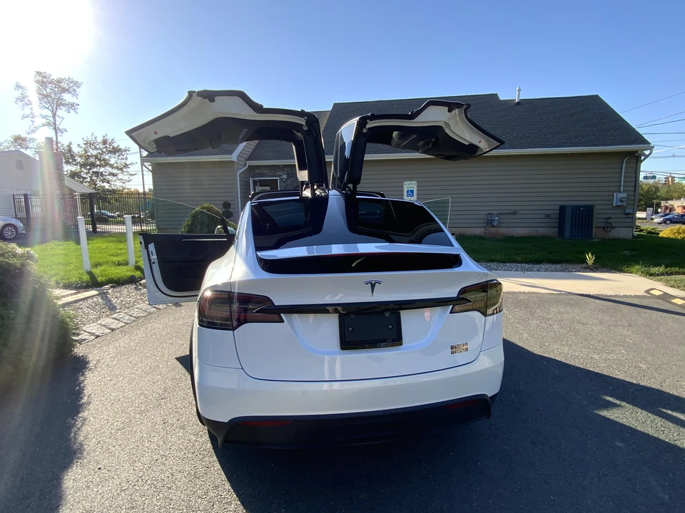 2022 Tesla Model X Plaid - Image 8 of 28