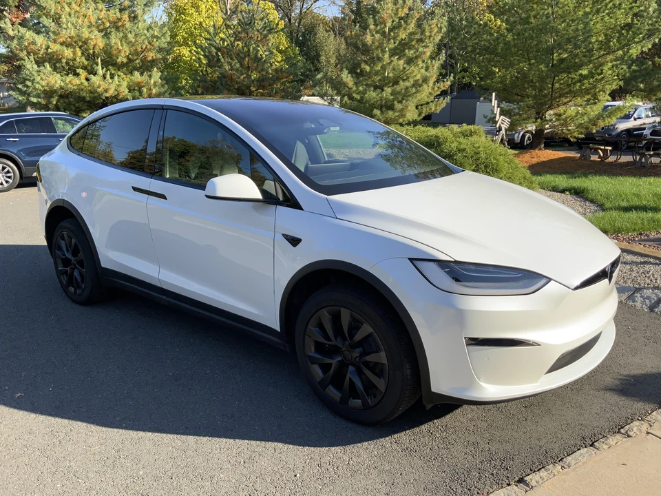 2022 Tesla Model X Plaid - Image 19 of 28