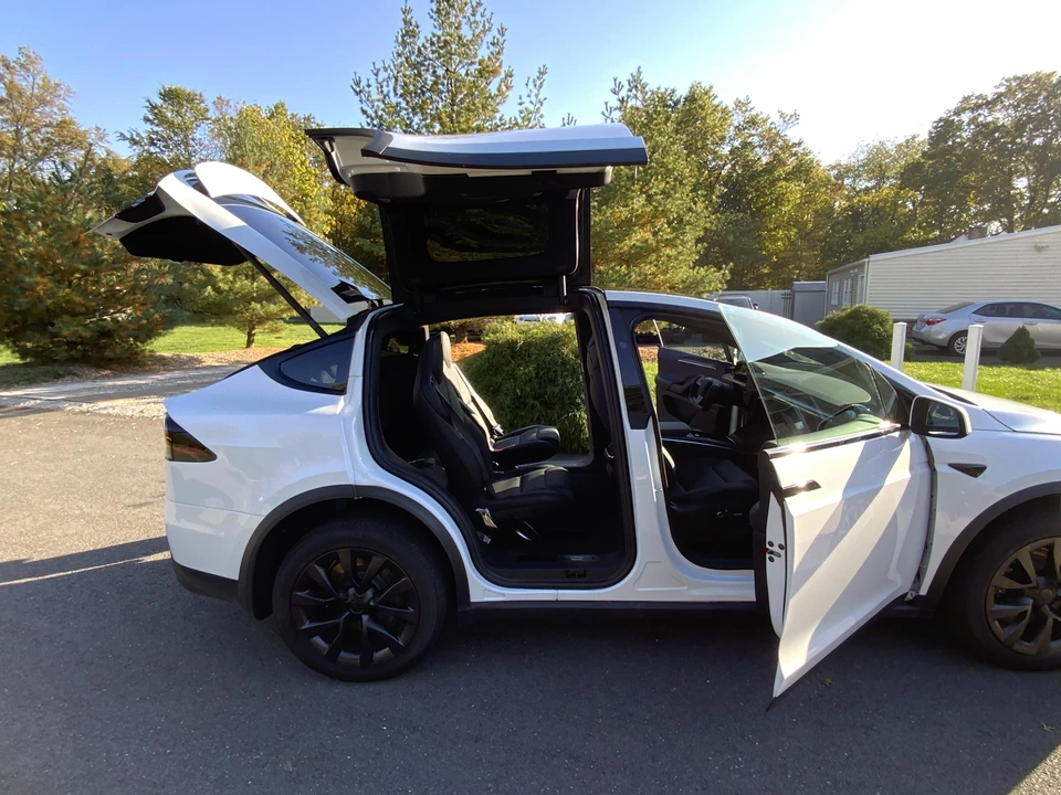 2022 Tesla Model X Plaid - Image 15 of 28