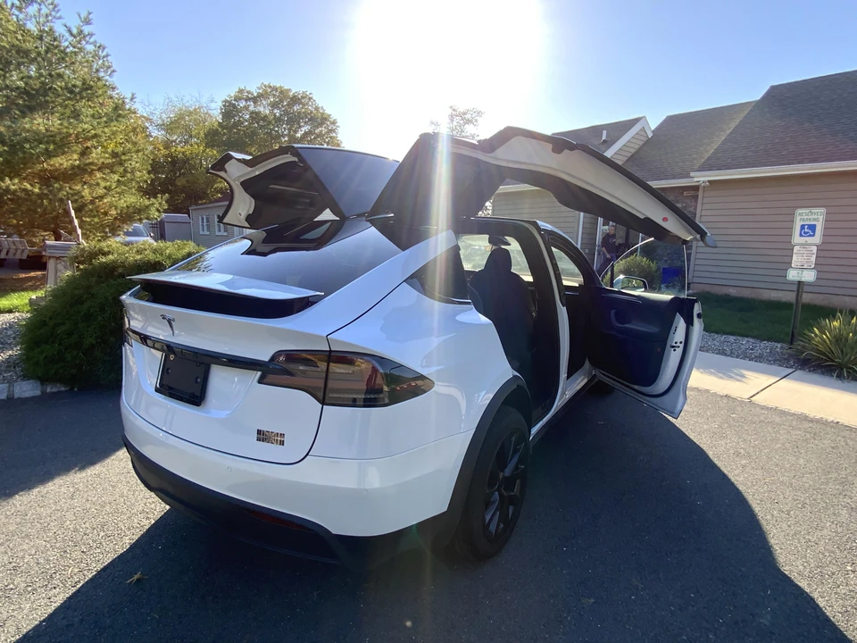 2022 Tesla Model X Plaid - Image 12 of 28
